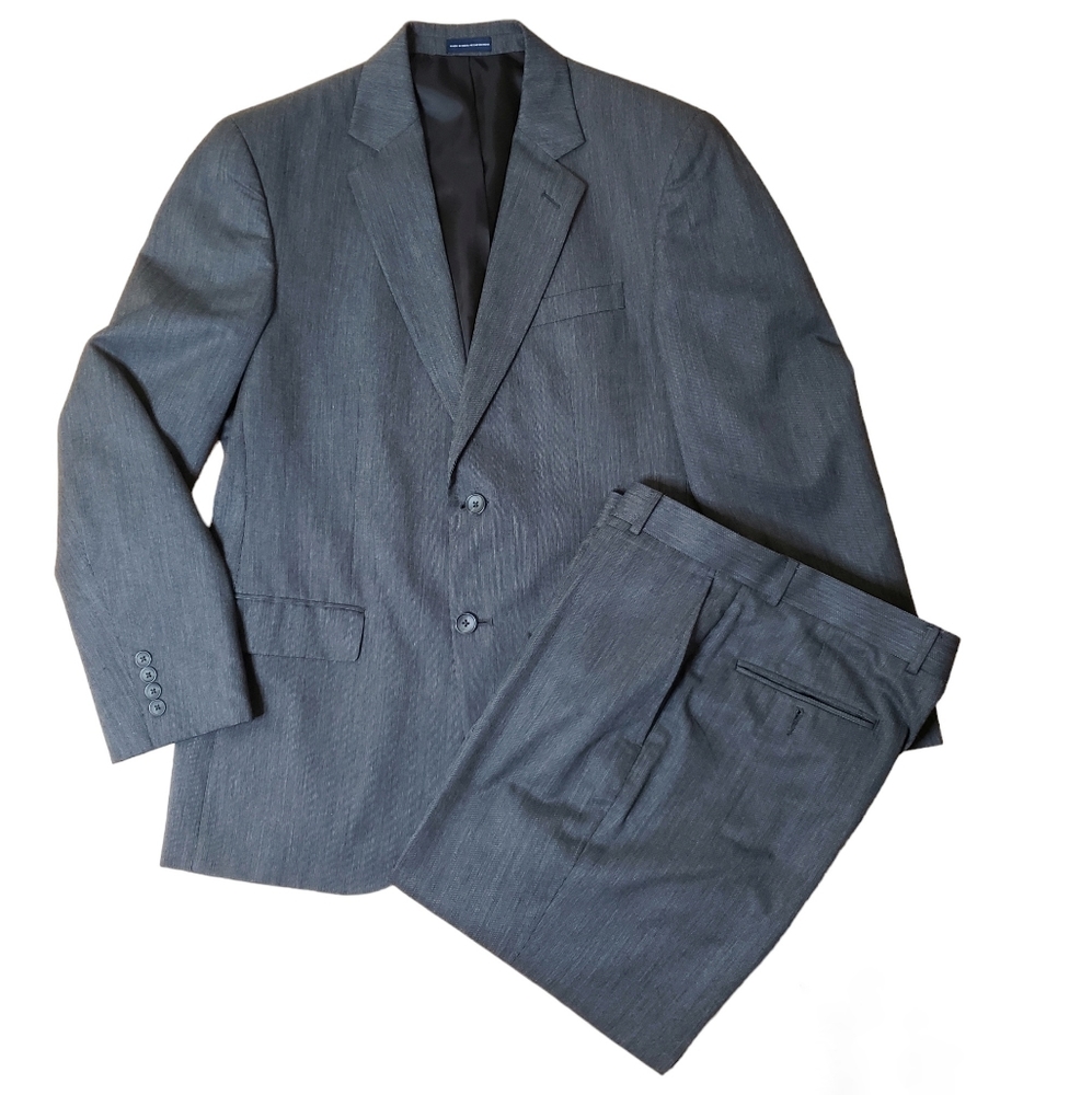 Stafford Men's Gray Suit